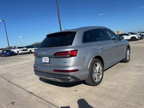 2022 Audi Q7 55 Premium Plus