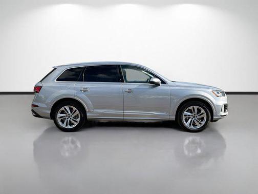 2022 Audi Q7 55 Premium Plus