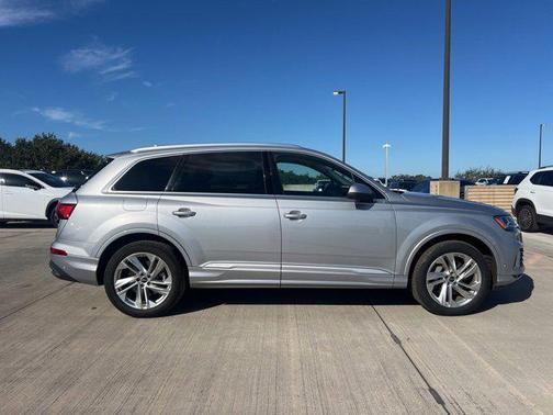 2022 Audi Q7 55 Premium Plus