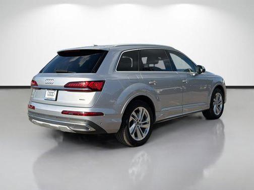 2022 Audi Q7 55 Premium Plus