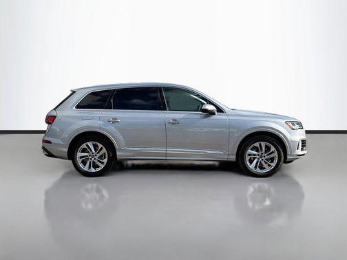 2022 Audi Q7 55 Premium Plus