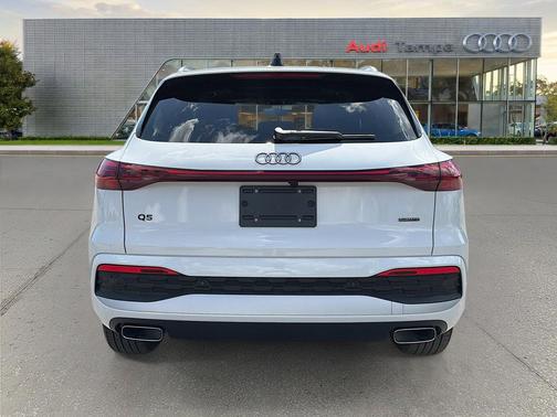 Glacier White Metallic 2026 Audi Q5 Premium TFSI quattro S tronic