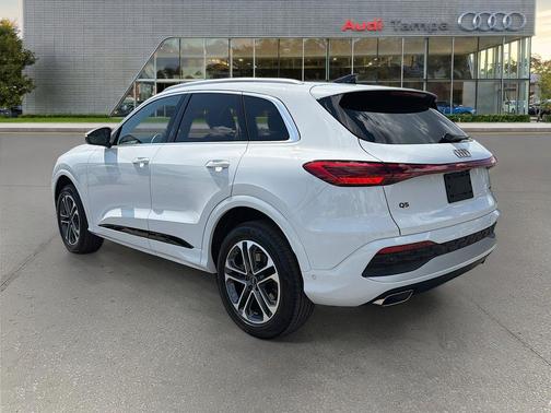 Glacier White Metallic 2026 Audi Q5 Premium TFSI quattro S tronic