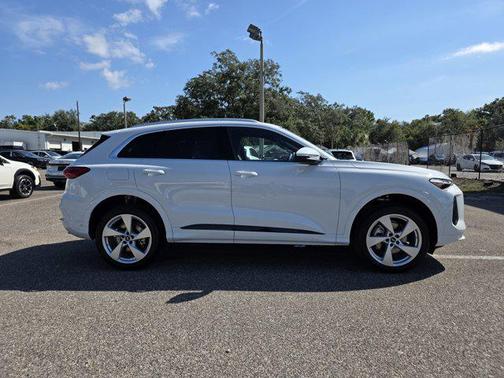 2025 Audi Q5 Premium Plus