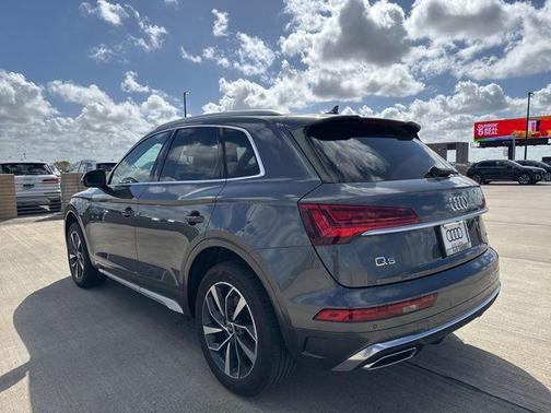2022 Audi Q5 45 S line Premium Plus