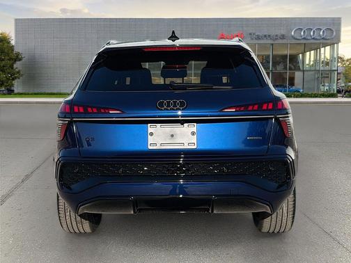 Navarra Blue Metallic 2026 Audi Q3 TFSI quattro S tronic