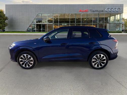 Navarra Blue Metallic 2026 Audi Q3 TFSI quattro S tronic