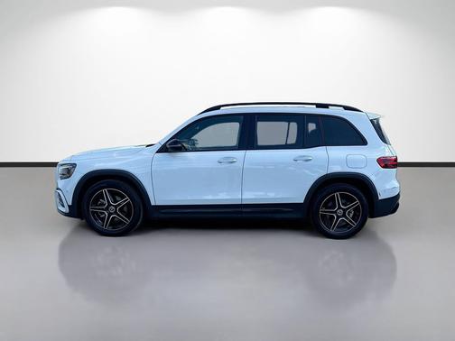 Digital White Metallic 2024 Mercedes-Benz GLB 250 Base