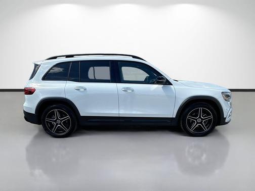 Digital White Metallic 2024 Mercedes-Benz GLB 250 Base