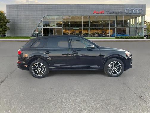 Mythos Black Metallic 2026 Audi Q7 45 Premium