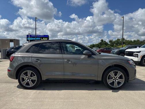 Gray Metallic 2025 Audi Q5 45 S line Premium