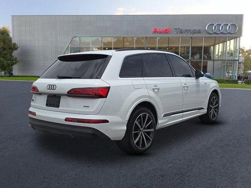 2022 Audi Q7 55 Premium Plus