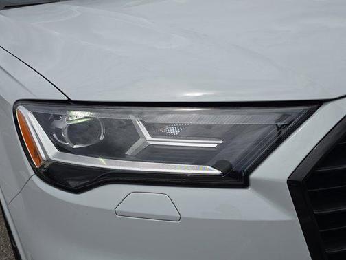 2022 Audi Q7 55 Premium Plus