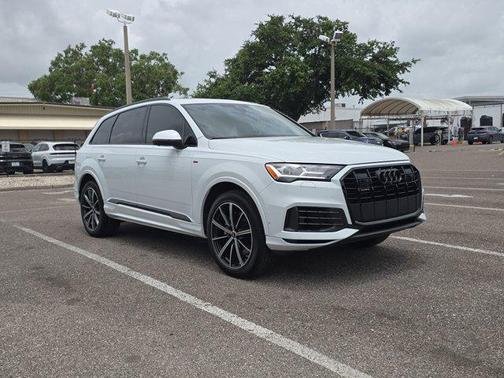 2022 Audi Q7 55 Premium Plus