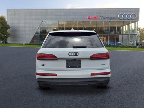 2022 Audi Q7 55 Premium Plus