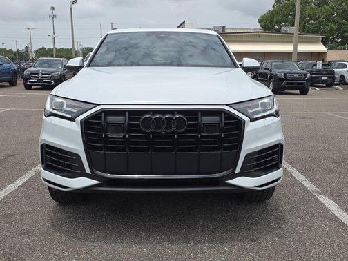 2022 Audi Q7 55 Premium Plus
