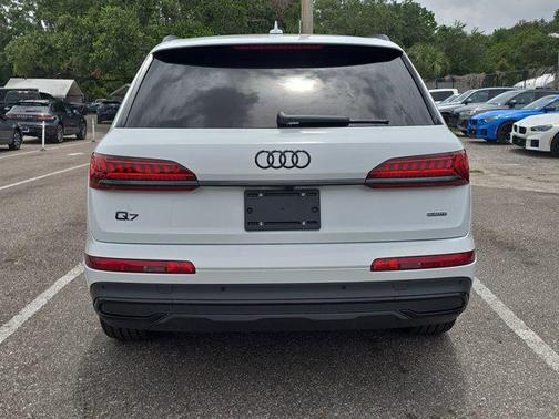 2022 Audi Q7 55 Premium Plus