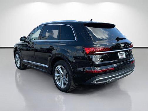 Mythos Black Metallic 2023 Audi Q7 55 Premium Plus