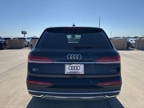 Mythos Black Metallic 2023 Audi Q7 55 Premium Plus