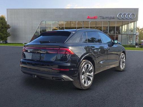 2025 Audi Q8 55 Premium