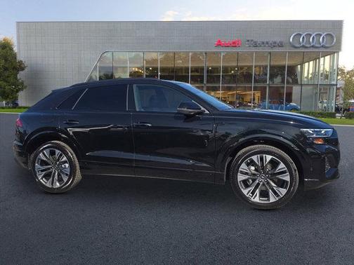 2025 Audi Q8 55 Premium