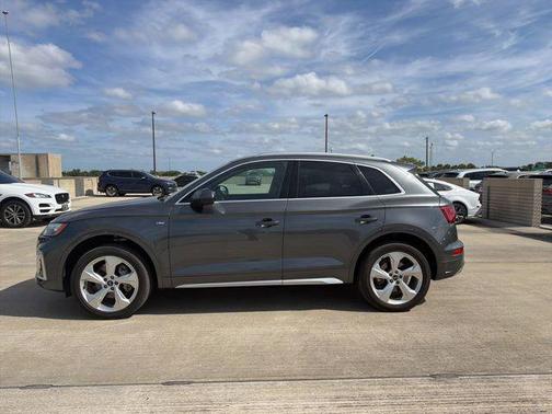 Daytona Gray Pearl Effect 2022 Audi Q5 45 S line Premium Plus