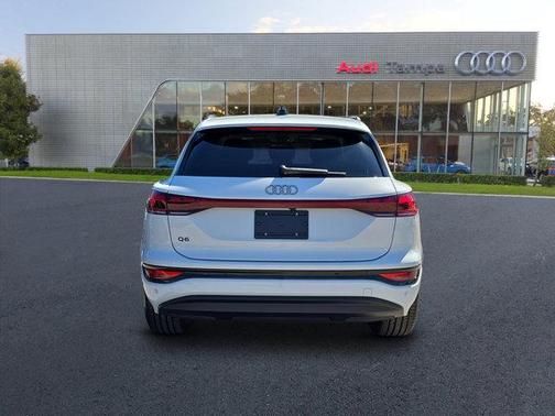 2025 Audi Q6 e-tron Premium