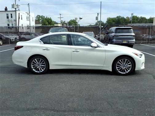 2022 INFINITI Q50 LUXE
