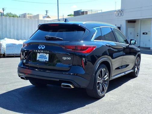 Black Obsidian 2022 INFINITI QX50 Luxe