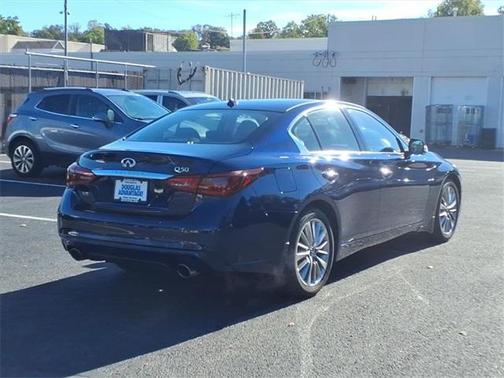 2023 INFINITI Q50 LUXE