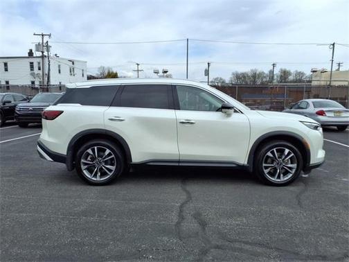 2022 INFINITI QX60 Luxe