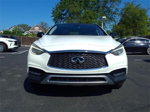 2017 INFINITI QX30 Premium