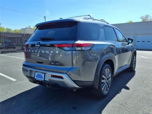 2022 Nissan Pathfinder SL