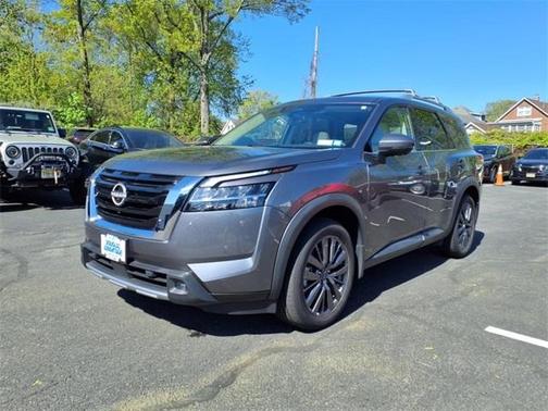 2022 Nissan Pathfinder SL