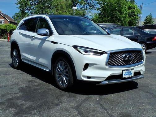 Radiant White 2025 INFINITI QX50 Luxe