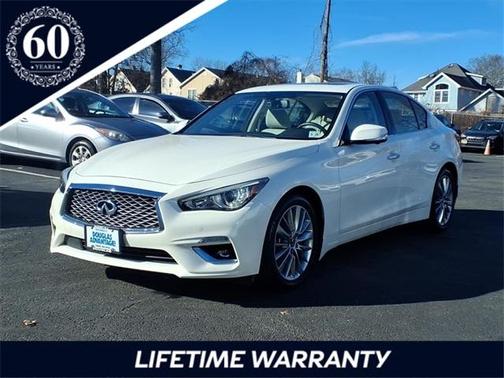2023 INFINITI Q50 LUXE