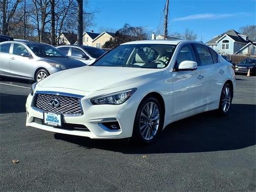 2023 INFINITI Q50 LUXE