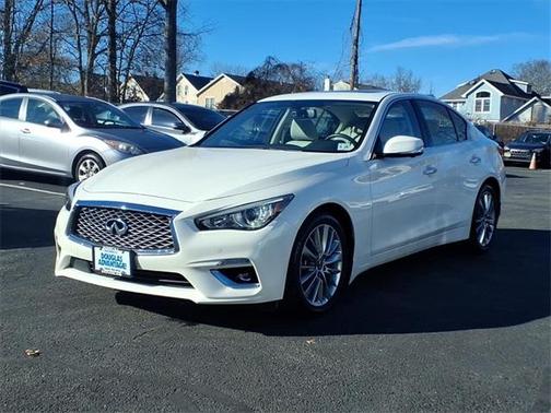 2023 INFINITI Q50 LUXE