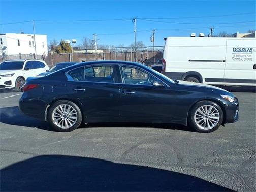 2023 INFINITI Q50 LUXE