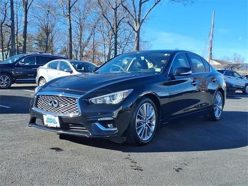 2023 INFINITI Q50 LUXE