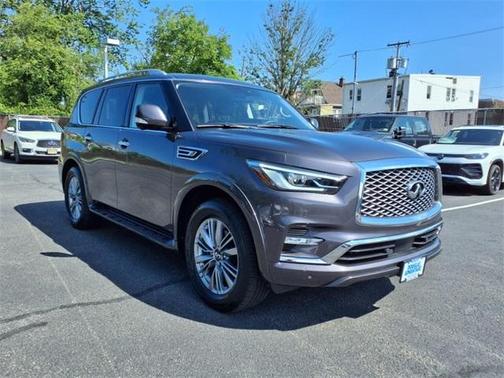 2022 INFINITI QX80 Luxe