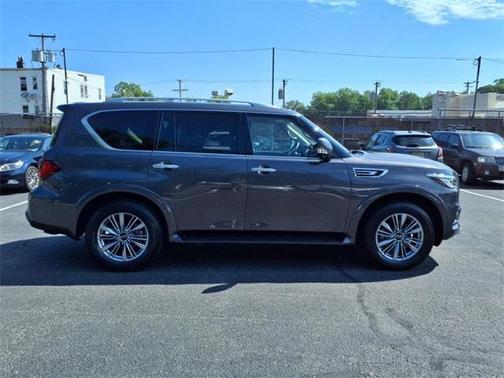 2022 INFINITI QX80 Luxe