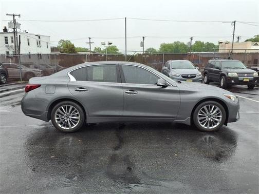 2023 INFINITI Q50 LUXE
