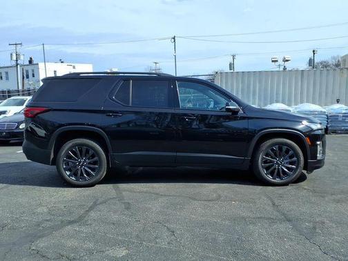 Mosaic Black Metallic 2023 Chevrolet Traverse RS