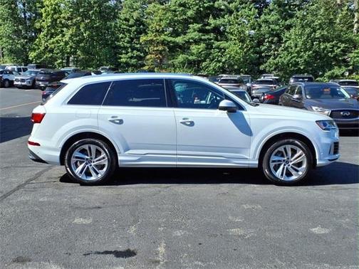 2022 Audi Q7 55 Premium Plus