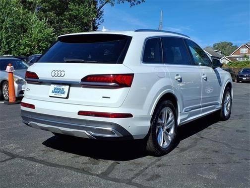 2022 Audi Q7 55 Premium Plus