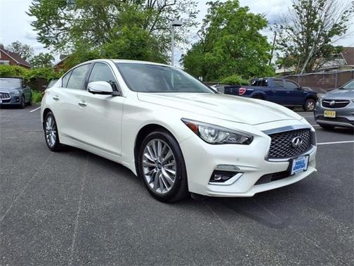 2023 INFINITI Q50 LUXE