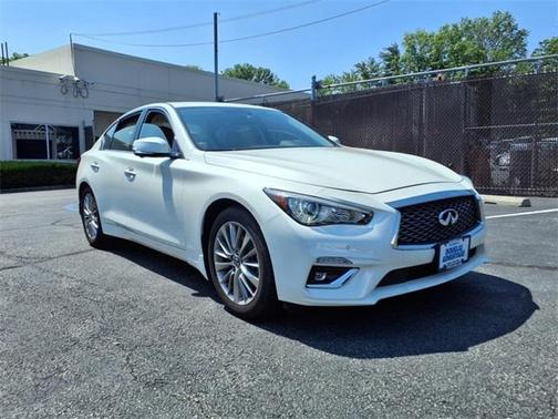 2023 INFINITI Q50 LUXE