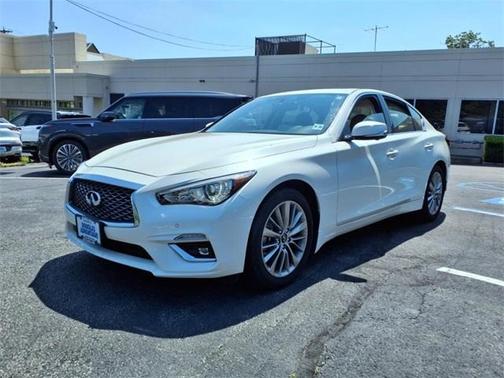 2023 INFINITI Q50 LUXE