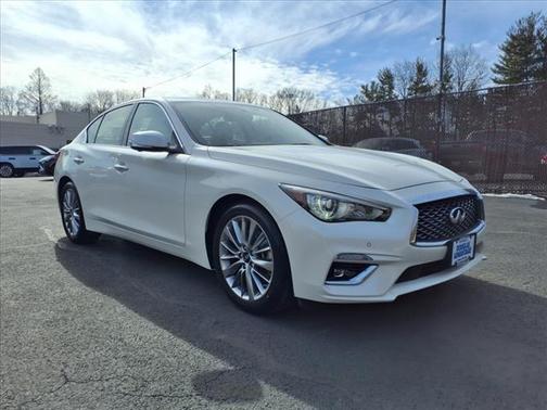 2023 INFINITI Q50 LUXE